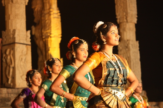 Thanjavur,_Brihadishwara_Temple,_dance_(6851706080)